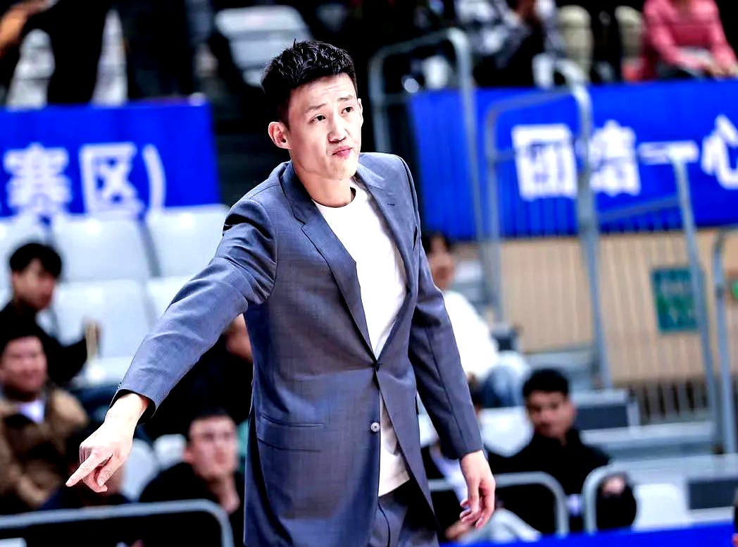 Yabo-TES不断突破！，浓眉哥连续七场比赛得分超过出色发挥赢得满堂喝彩的简单介绍-Yabo