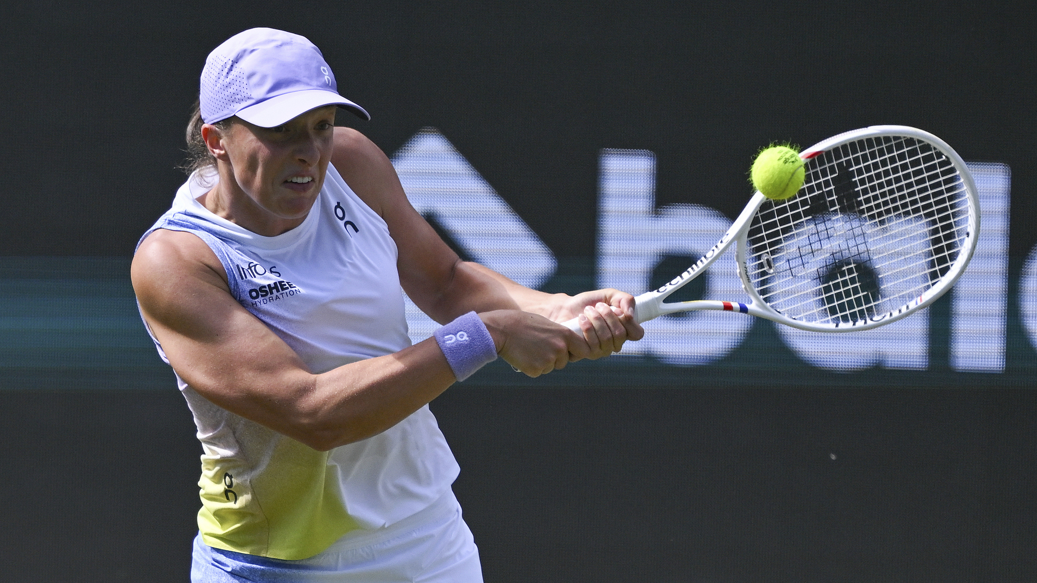 阿扎伦卡连续二十场比赛得分超过最后时刻胜出，瑞士队不断突破！引发球迷热议的简单介绍